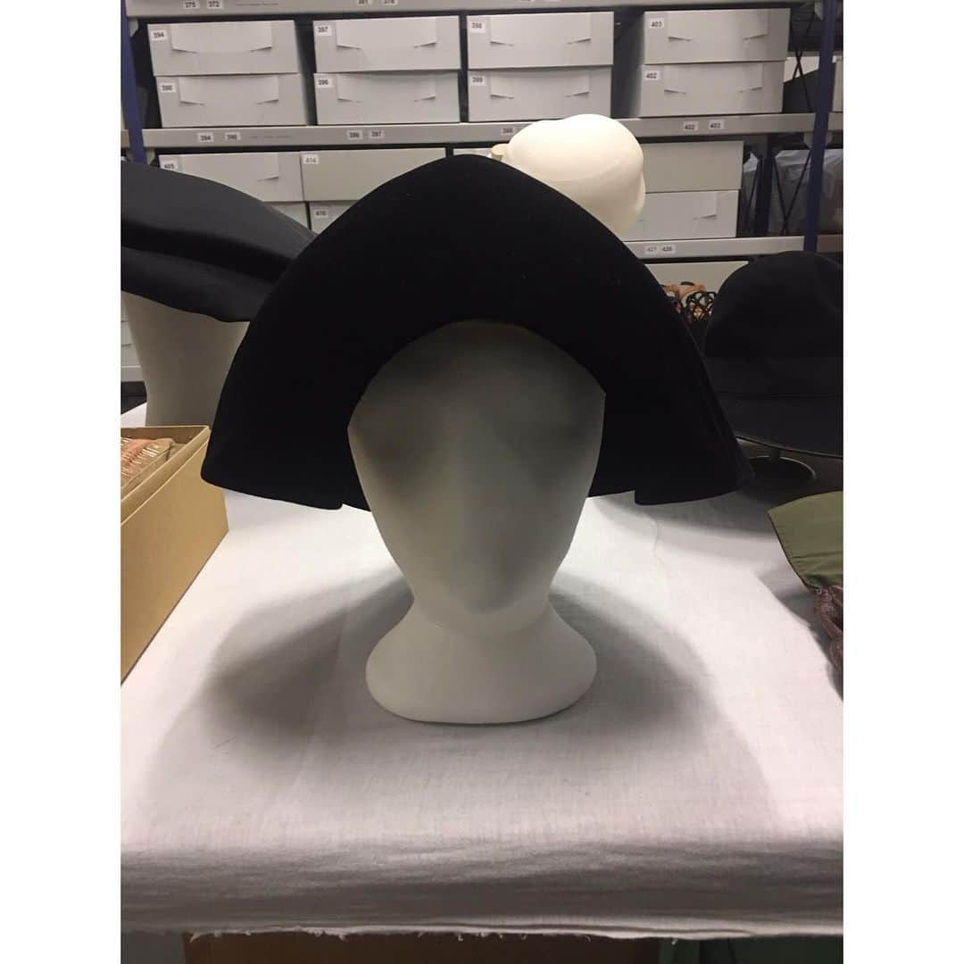 フィリップトレーシーさんのインスタグラム写真 - (フィリップトレーシーInstagram)「Marlene Dietrich’s hats. Marlene Dietrich’s archive in Berlin. True style and vision.  Hat N° 4 is one of the most important pieces in the archive. This is the hat Marlene wore in the film “The Blue Angel”. This is an archive, not an exhibition. However some pieces are on display at @deutsche_kinemathek.  #deutschekinemathek #visitberlin #marlenedietrich」5月17日 22時29分 - philiptreacy