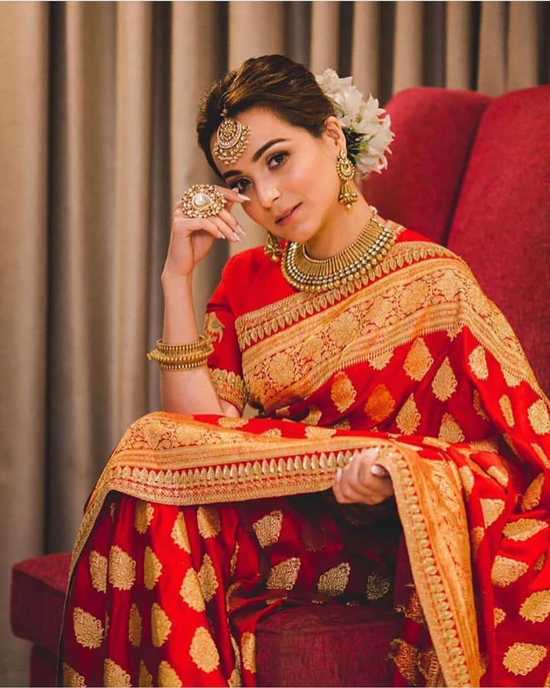 Indianstreetfashionさんのインスタグラム写真 - (IndianstreetfashionInstagram)「Brides and Benarsi sarees ♥️😍♥️ #indianstreetfashion . . . . #indianfashion #stylefile #indianbride #bridalwear #weddings #bridalfashion #indianweddings #ethnic #traditional #potd #couture #designer #glamour  #photography #fashionphotography #ootd #bridalinspo #sangeet #mehendi . . .  #weddingblogger #fashionblogger #indianblogger #dubaiblogger #londonblogger #celebstyle @sabyasachiofficial」5月17日 22時48分 - indianstreetfashion