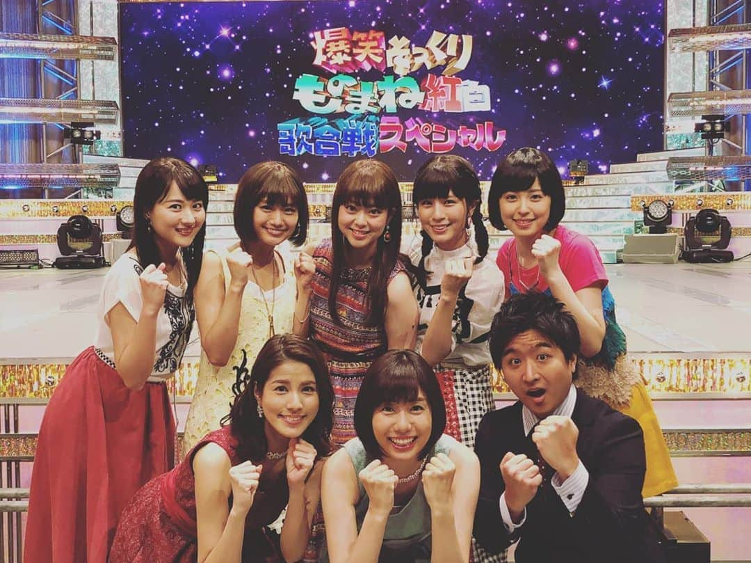 堤礼実さんのインスタグラム写真 - (堤礼実Instagram)「🎤 「ものまね紅白歌合戦」ご覧頂いた皆様ありがとうございました！ この場をお借りして、Little Glee Monsterの皆様、素敵な楽曲をものまねという形で歌わせて頂きありがとうございました🙇‍♀️ . 私達なりに精一杯練習したのですが、本当に難しい…！ 改めてリトグリさんの凄さ、ハーモニーの美しさを実感しました。 (5人の歌声だけであの響きって奇跡以外の何物でもない…) . #ものまねって難しい #衣装やカツラもそっくりに用意して下さったスタッフさんにも感謝です🙏 #三つ編みおさげって何年振りだったのだろうか、、笑 #山崎アナと永島アナは母のように見守ってくれました。笑 #同期の藤井くんもよく頑張りました #もう少し体柔らかくしましょうね」5月17日 22時42分 - reimi_tsutsumi1123