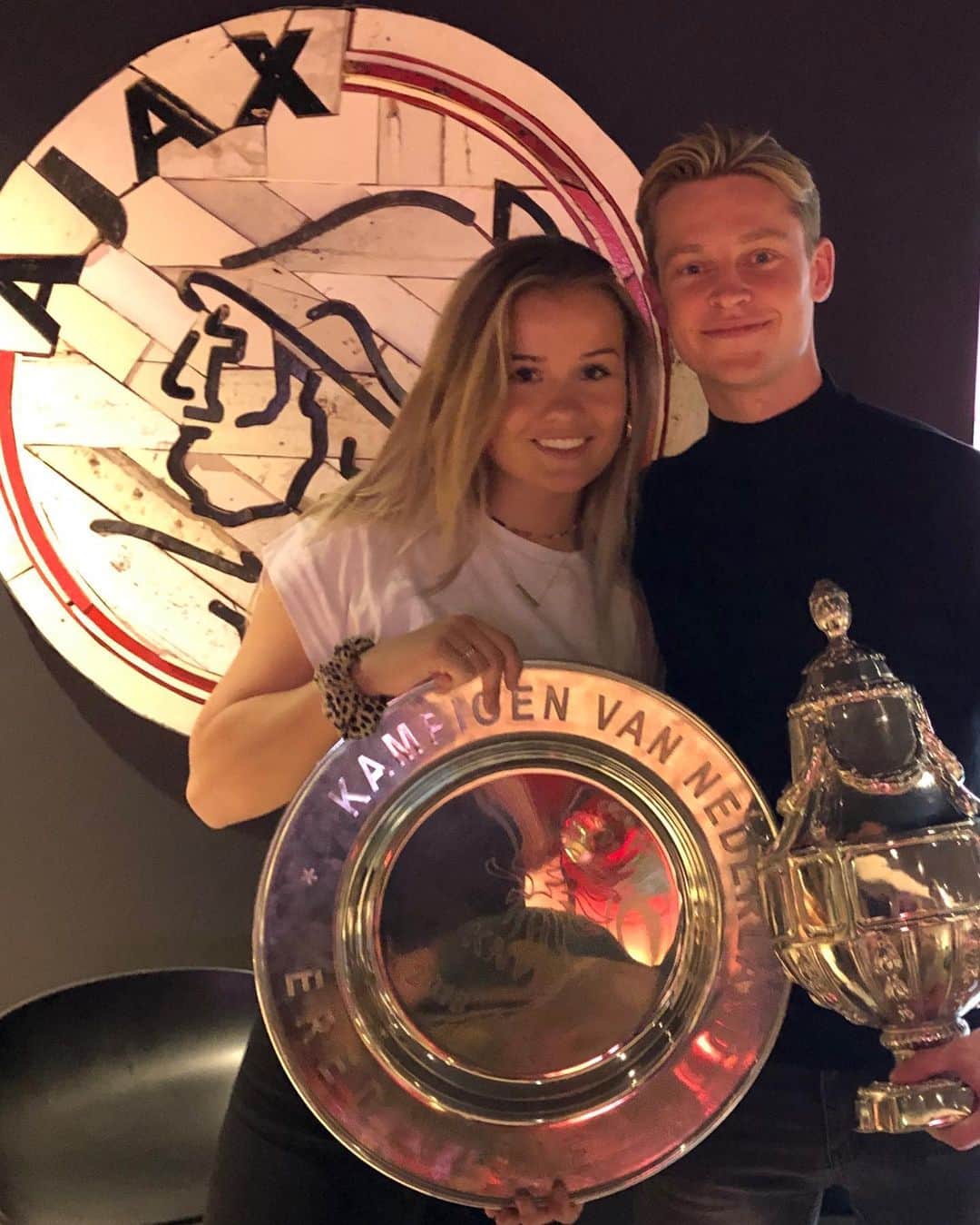 フレンキー・デ・ヨングのインスタグラム：「👸🏼 + 🏆 + 🥇 = triple」