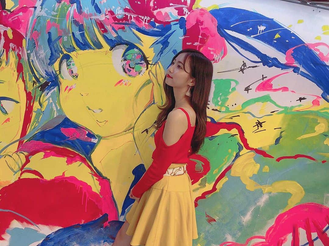 木下綾菜さんのインスタグラム写真 - (木下綾菜Instagram)「ヴィレッジヴァンガード渋谷本店にてリリイベでした◎ . ここのヴィレヴァンの 壁のイラストはカラフルで とても可愛いわね、 何か衣装と色味が似てるね。笑 . リリイベも残り2日。 明日は ◎12:00-タワレコ新宿 7Fにて ◎18:00-MAGNET渋谷 5Fにて お会いできますように☺︎。 . #さんみゅ #木下綾菜」5月17日 22時54分 - kinoshita_ayana