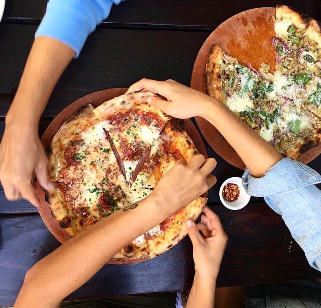 Portlandさんのインスタグラム写真 - (PortlandInstagram)「Happy National Pizza Party Day! Even though we think it should be every day, where will you & your crew be celebrating today? @ovenandshaker  #portland #pdx #portlandnw #pizza」5月17日 22時59分 - portland