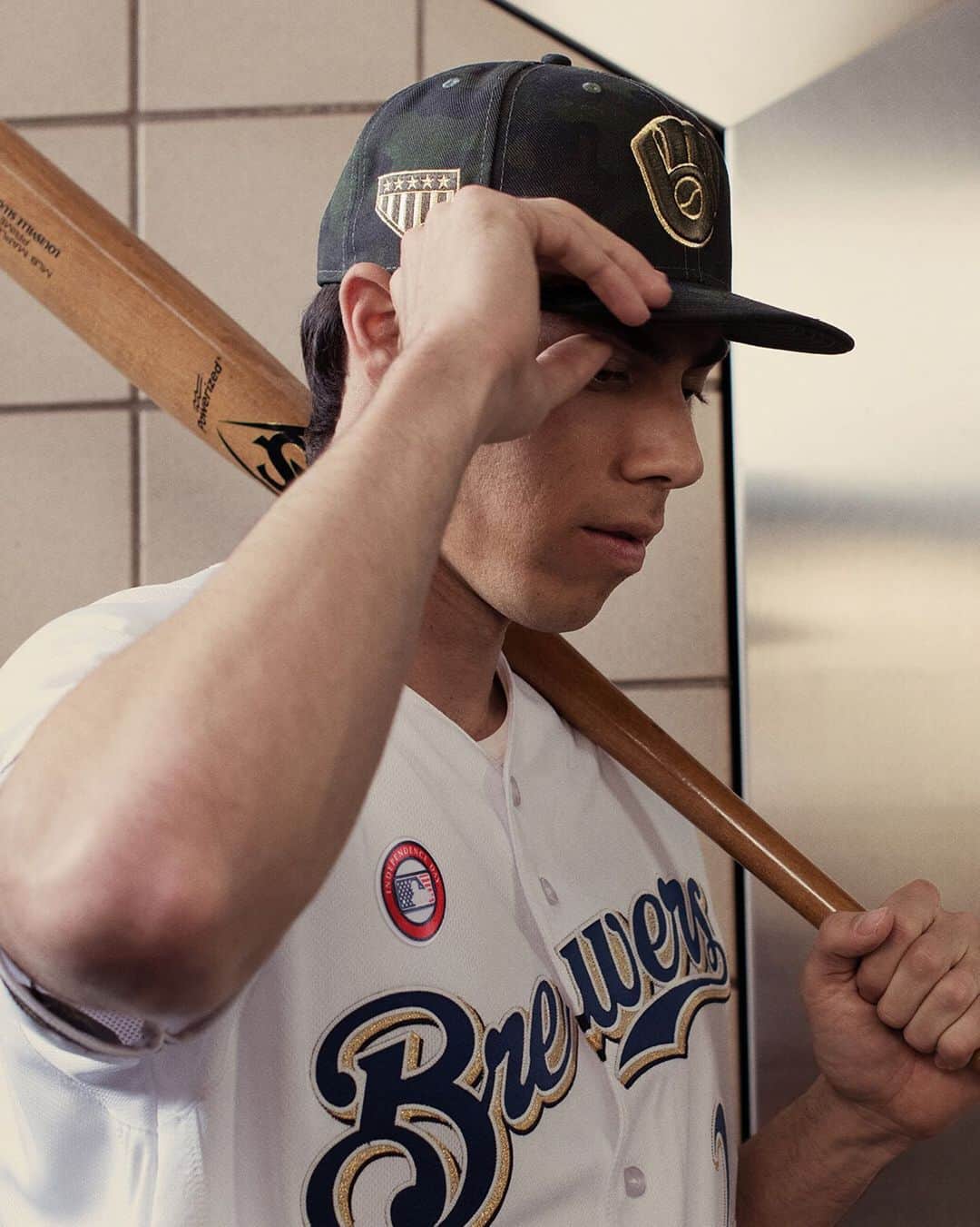 ニューエラ・キャップのインスタグラム：「“Armed Forces Weekend has a lot more meaning when you’re part of a military family.” - @christianyelich • WE REIGN AS ONE」