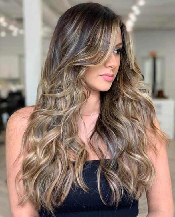 CosmoProf Beautyさんのインスタグラム写真 - (CosmoProf BeautyInstagram)「Sun-kissed hair by @jour_hair☀  Lightener @schwarzkopfusa #BlondMe  Protector: @olaplex  Styling: @ghd_northamerica  Find #GHD tools including the new #GHDPlatinumPlus at your local #CosmoProfBeauty for #licensedtocreate artists  #repost #ghdhair #wellaeducation @wellaeducation #babylights #brondebalayage #olaplex #schwarzkopf」5月17日 23時00分 - cosmoprofbeauty