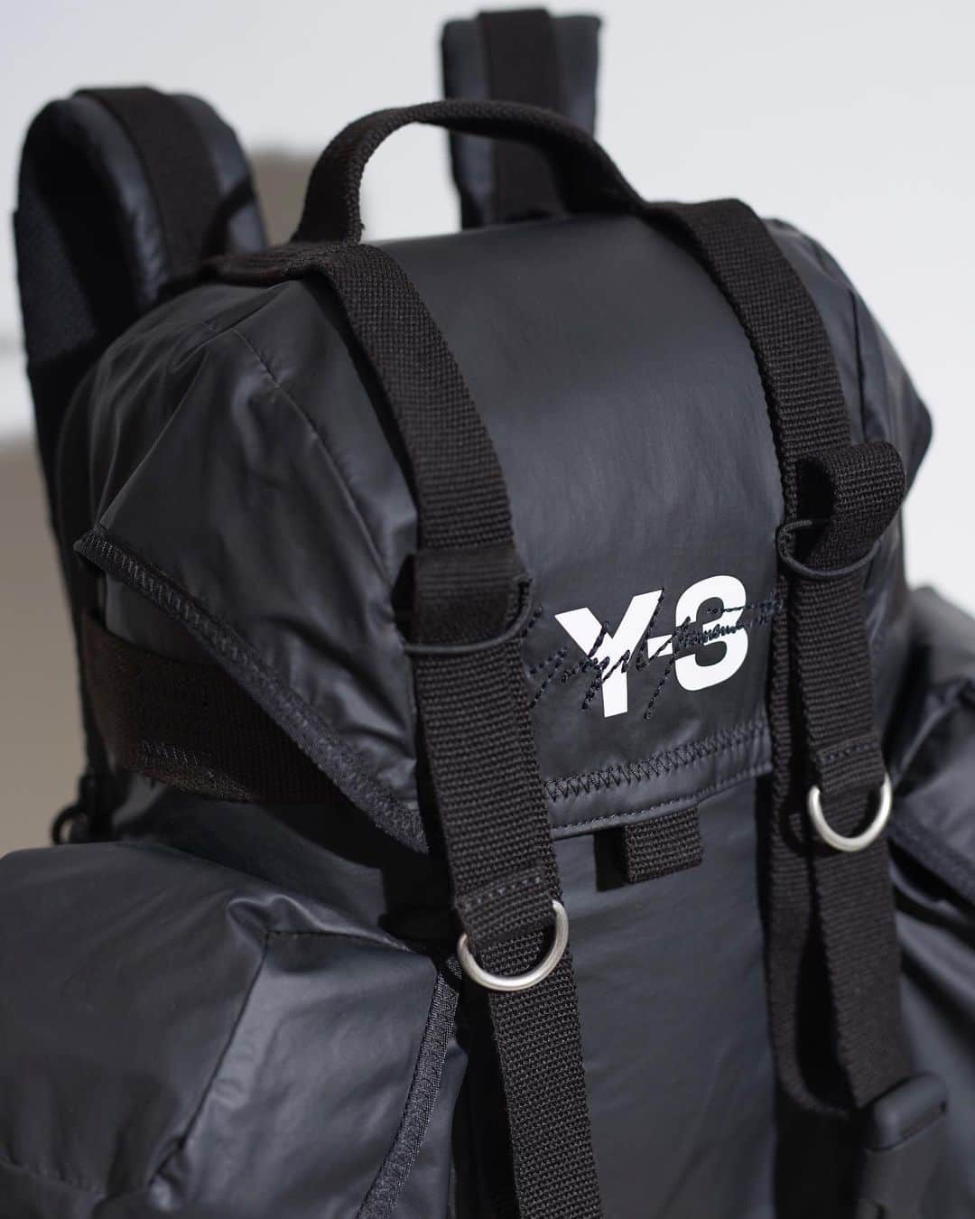 ワイスリーのインスタグラム：「Y-3 XS UTILITY BAG.​ Y-3 Spring Summer 2019.​ --- ​#adidas #Y3 #YohjiYamamoto ​ Discover the collection at Y-3.com」