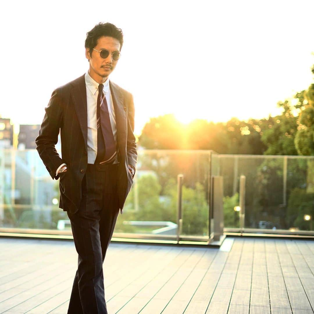 Shuhei Nishiguchiさんのインスタグラム写真 - (Shuhei NishiguchiInstagram)「"Brown suit with Golden sunshine" ・ ・ Ph. @oshima_snap ・ Tap for Brands ・ #beamsf #instastyle #instafashion #picoftheday #mensstreetstyle #follow #sartorial #sartoriale  #dapper #trend #influence #gentleman #bestoftheday #vintagestyle #vintagewear #spezzatura #ootd #outfitmen」5月17日 23時01分 - shuhei_nishiguchi