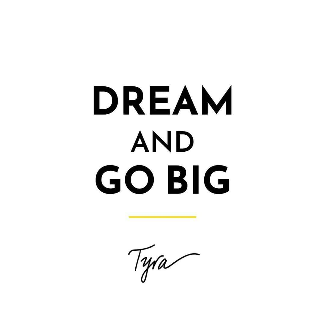 タイラ・バンクスさんのインスタグラム写真 - (タイラ・バンクスInstagram)「Hey you. We don’t have time for small dreams. Dream so BIG it freaks you the heck out. Like crazy BIG. Like “OMG, could THAT happen to me???!!!” #BanX」5月17日 23時02分 - tyrabanks