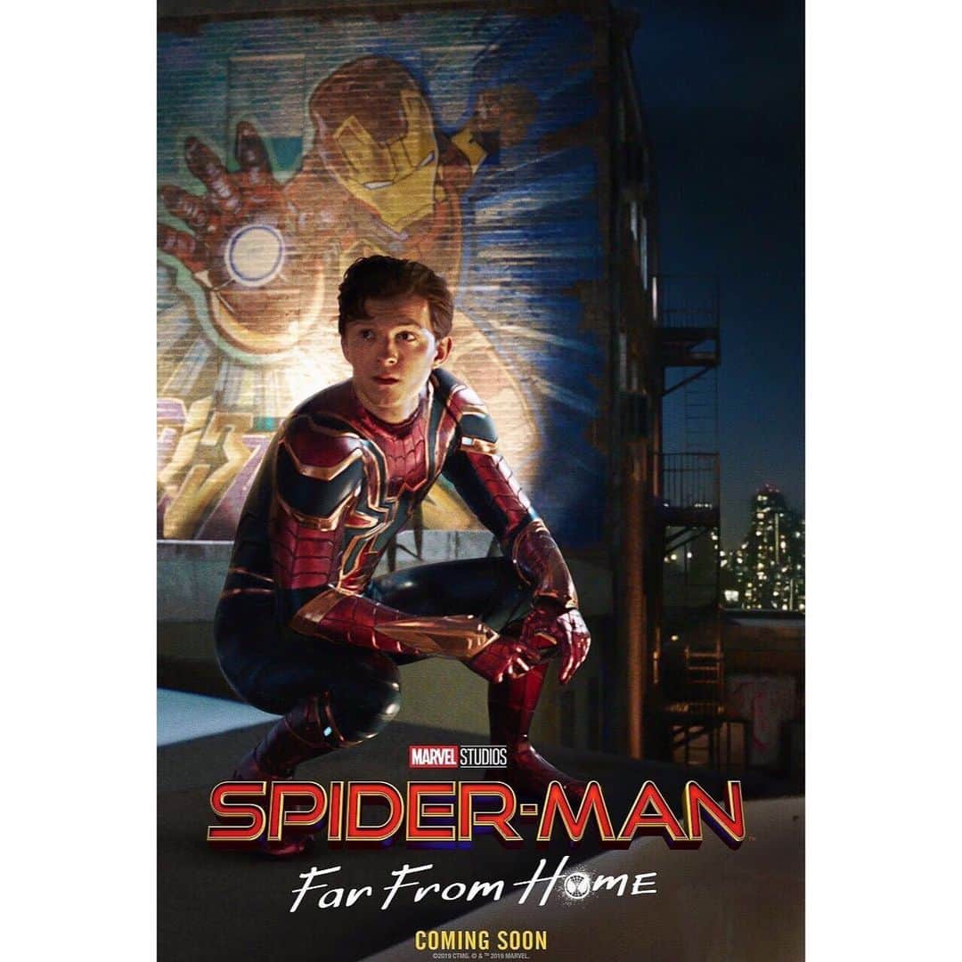 Filmarksさんのインスタグラム写真 - (FilmarksInstagram)「＼🕷新画像解禁🕷／﻿ 『スパイダーマン：ファー・フロム・ホーム』（2019年製作）﻿ 原題：Spider-man：Far From Home﻿ ・﻿ 上映日：2019年6月28日／製作国：アメリカ﻿ ・﻿ 本作がMCUフェイズ3完結作であることも明らかとなった本作から新画像が解禁されました！﻿ ﻿ アイアンマン（トニー・スターク／ロバート・ダウニー・Jr）の壁画をバックにアイアン・スパイダー・アーマーに身を包み、葛藤しているかのような表情を浮かべるピーターの姿。﻿ スパイダーマンは師匠から“鉄の意志“を継ぎ、“親愛なる隣人“から世界を守る真のヒーローとなることができるのか＿＿！？﻿ ﻿ ・﻿ #トムホランド #スパイダーマン #スパイダーマンファーフロムホーム﻿ #tomholland #peterparker #spiderman﻿ #spidey #spidermanfarfromhome﻿ #movie #cinema #映画部 #映画好き #映画鑑賞 #映画好きな人と繋がりたい #Filmarks」5月17日 23時02分 - filmarks_official