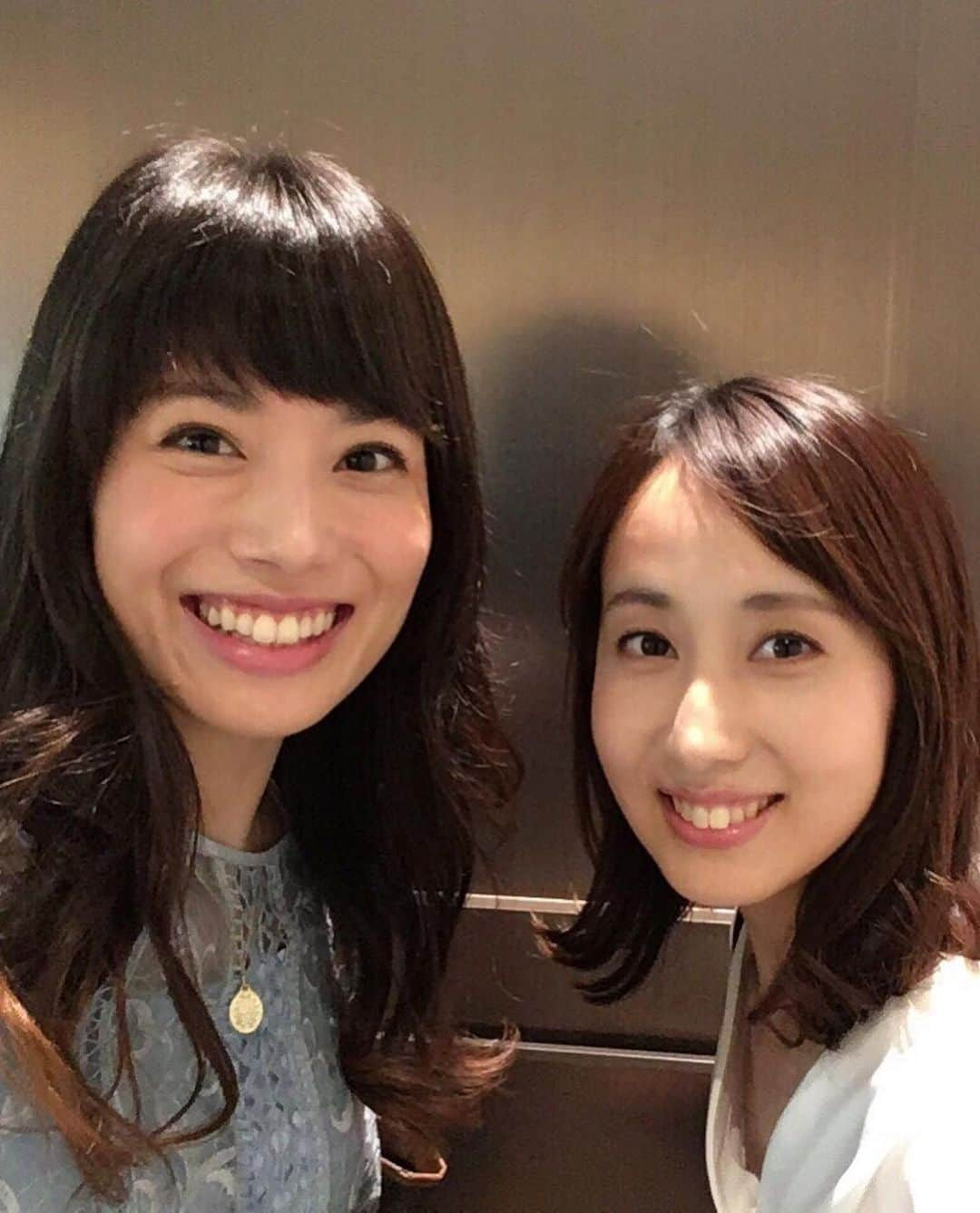 琴音和葉さんのインスタグラム写真 - (琴音和葉Instagram)「月組公演観てきました！  今回の公演で退団される1期上の美弥るりかさん、同期の響れおなと玲実くれあ、下級生の音風せいやちゃん。 4人ともキラキラしててとっても素敵でした✨✨✨ 同期の愛原実花と香綾しずるも観劇に来てて2人にも久々に会えて嬉しかったな💕 そして観劇帰りに舞羽美海ちゃんとバッタリ遭遇❤️美海ちゃんの事は小学校4年生の時から知っていてその時から笑顔が素敵で元気をもらえる人なのです✨  #月組公演#夢現無双#クルンテープ #美弥るりか さん #響れおな #玲実くれあ #音風せいや ちゃん #愛原実花 #香綾しずる #舞羽美海 ちゃん #琴音和葉」5月17日 23時09分 - kazuha_kotone