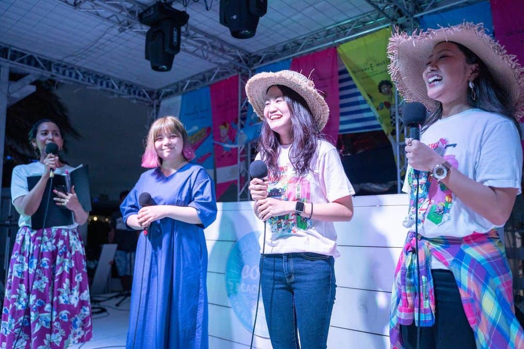 おきなわLikesさんのインスタグラム写真 - (おきなわLikesInstagram)「🌺🌞🌴 ＼🏝アツいイベントはじまるよ！🌺／ . 明日から #オキナワイーモーション が はーじまーるよ〜〜〜🥳🌈！！ #フライングサマー2019 . ということで今日は、 明日と明後日【5月18日(土)/19日(日)】に MAGIC BEACH というイベントが開催される #波の上うみそら公園 で 前夜祭に参加してきました！😆🌴 . その様子はストーリーズにも投稿しているので 見てみてくださいね🌞♩ . #フラサマガールズ と、おきなわLikes編集部は 週末のイベントにも、もちろん参加します🍔🥤🎶 ぜひ会場でお会いしましょ〜🤗！ . 梅雨入りした沖縄ですが、 明日から6/2(日)まで、楽しみが盛り沢山🌟 フライングサマー！エンジョイしましょーっ！ ↓↓↓↓ 今後のイベントスケジュールや詳細は @okinawa_emotion の公式アカウントでも確認できます🌺 ________________________________________________________  Okinawa E-Motionって⁉️ →5月18日(土)〜6月2日(日)の期間、Okinawa E-Motionの ブランドのもとに「Food」「Music」「Art」を コンセプトにしたリゾートイベントが開催されます！ 詳しくはストーリーズにリンクを貼っていますので ぜひご覧くださいっ🌞！ ________________________________________________________ #フライングサマー2019#フラサマ#波の上うみそら公園#フラサマガールズ#OkinawaEmotion#沖縄 #おきなわLikes#japan#okinawa#フライングサマー #沖縄イベント」5月17日 23時18分 - okinawa_likes