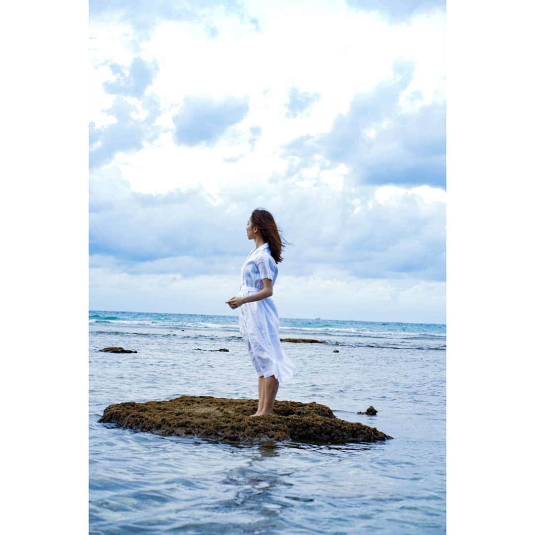 峯岸伽奈のインスタグラム：「. . .  #flashbackfriday  2 weeks ago in Phuket.  Another long weekend is here!!! . 📷@takechi_08  #phuket #sonya7ii #beach  #chilling」