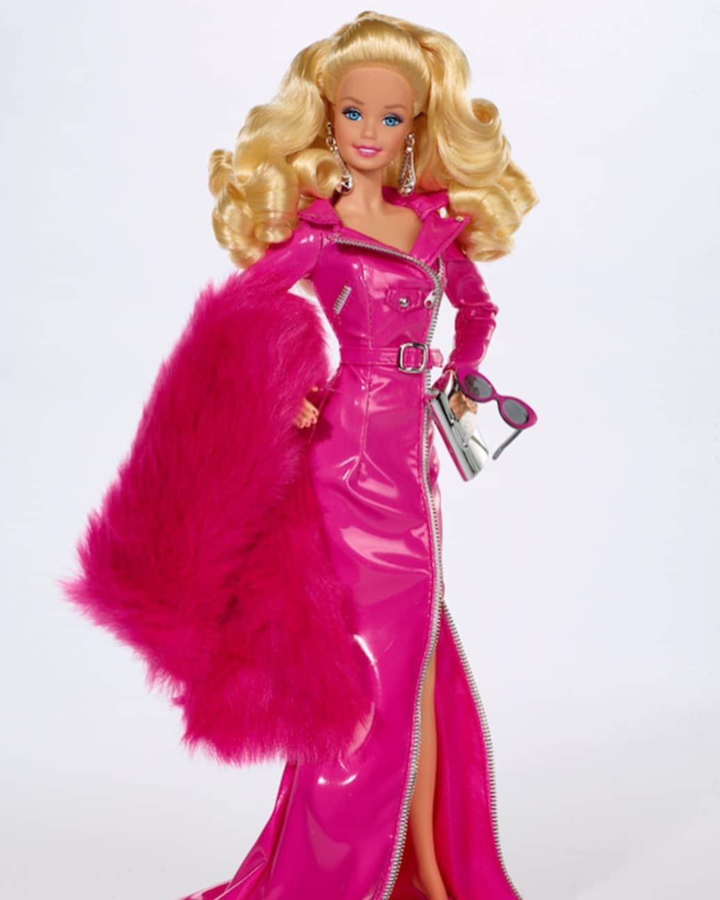 Moschinoさんのインスタグラム写真 - (MoschinoInstagram)「💜💕💜 Met Barbie @barbiestyle #barbie #moschino @itsjeremyscott #metcamp #metgalabarbie」5月17日 23時43分 - moschino