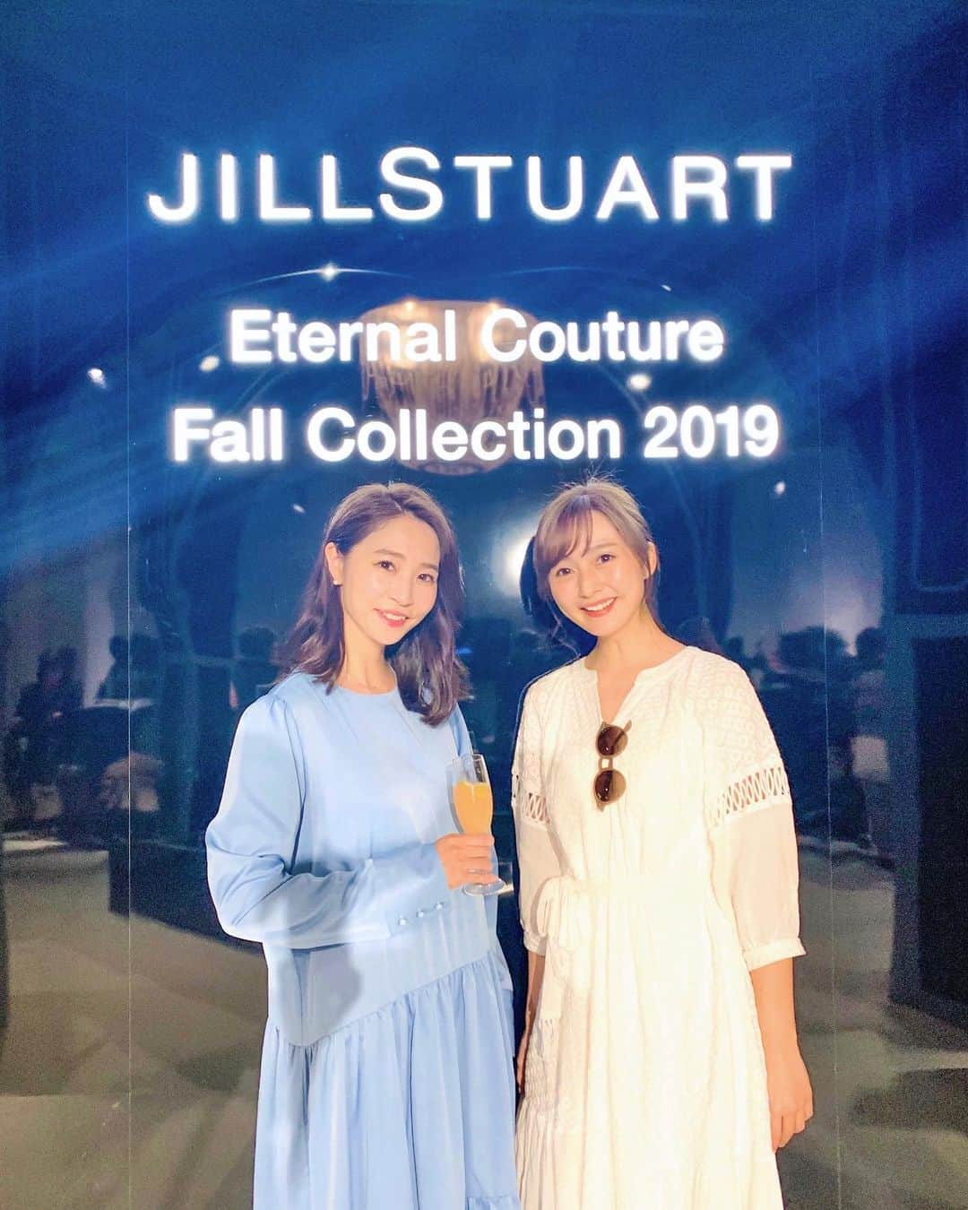 西村笑花さんのインスタグラム写真 - (西村笑花Instagram)「❤︎ ・ ・ 8月2日から発売となる JILL STUART 「Eternal Couture Collection」 のイベントへ 行ってきました🎉✨ @jillstuartbeauty 💋 ・ 今回のコレクションに合わせたファッションショーもあり メイクもお洋服も素敵だったなぁ〜🍁❤︎ 真珠をコンセプトとしている新作コスメで、 本物の真珠の粉末が入っているから上品なツヤ感‥✨ どのカラーもオシャレだったなぁ💓 時間が経っても崩れにくいのも嬉しいっ👀💓 ・ 久しぶりに会えて嬉しかった☺️ @suzukiyumi 💕 #jillstuartbeauty #eternalcouture #eternalcoutureeyes #eyecolor #eyeshadow #ジルスチュアート #エターナルクチュールアイズ #アイシャドウ #アイカラー #アイメイク #新作コスメ #艶メイク #秋コスメ」5月17日 23時54分 - emika_nishimura