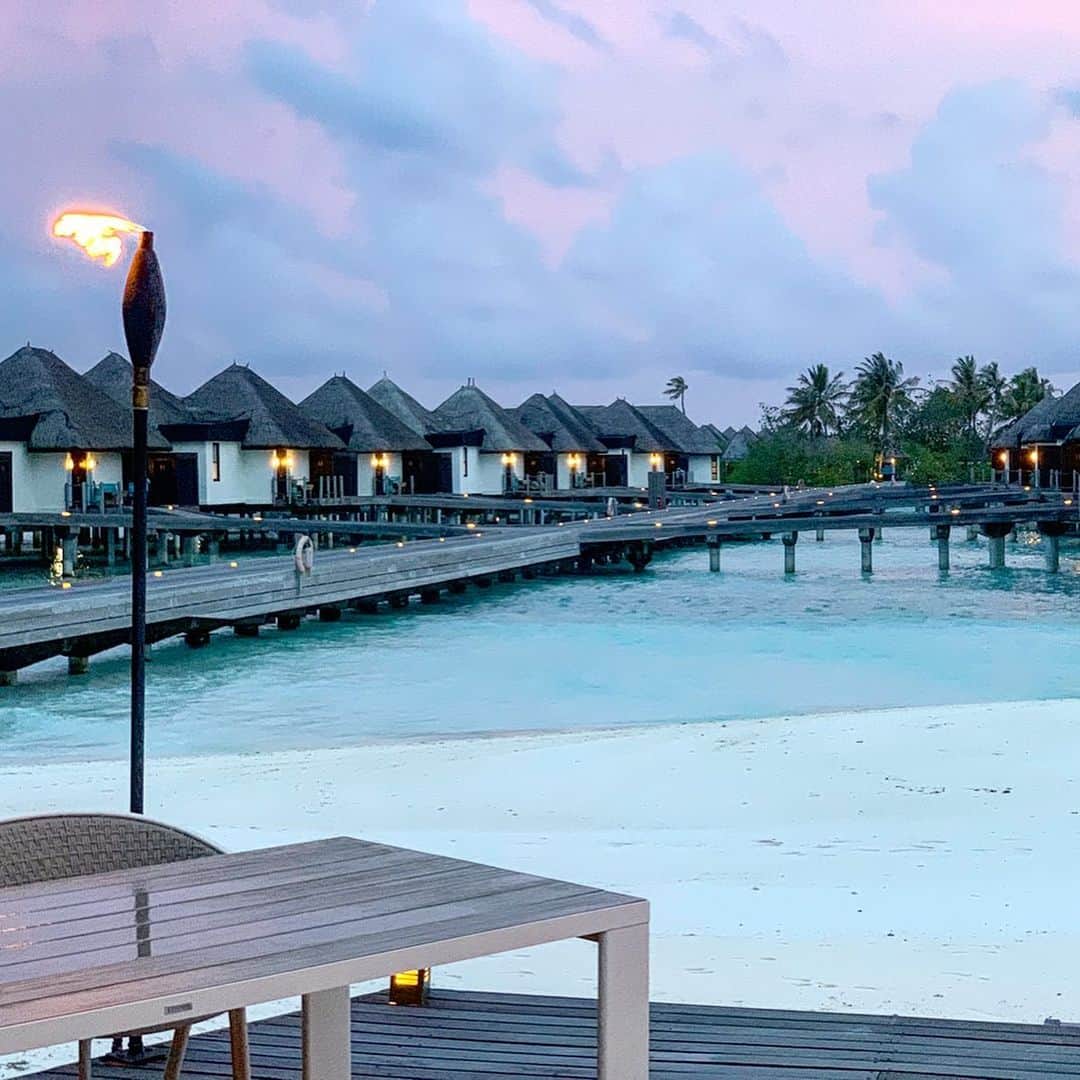 砂田早紀さんのインスタグラム写真 - (砂田早紀Instagram)「Heaven... 🧚🏻‍♂️ Finally here in Maldives 🇲🇻! One of my dream place to visit... またひとつ夢が叶った... 神秘的な空間。Thank you.  #beautifulmaldives #maldivesbeach #maldivesislands #maldives #bestvacations #instatravel #liveauthentic #lifeofadventure #travelpic #travellife #traveldiary #ilovetravel#spectacular#ocean#blue#beach」5月17日 23時56分 - sakisunada_