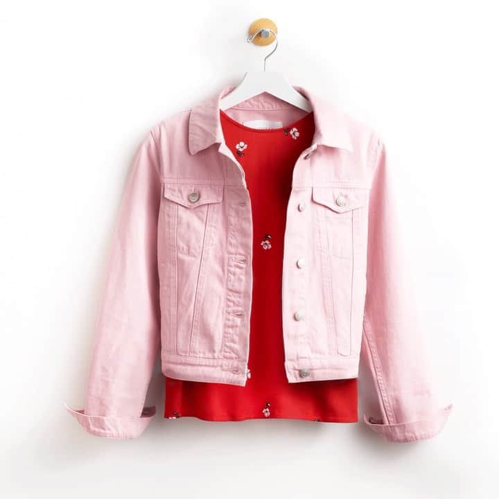 ロック&リパブリックのインスタグラム：「The true-blue jean jacket just got pretty in pink. 💖 Tap to shop the latest from #POPSUGARatKohls. #Kohls」