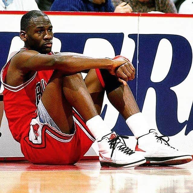 Sneaker News x Jordans Dailyさんのインスタグラム写真 - (Sneaker News x Jordans DailyInstagram)「Me waiting for 5PM... Can you name the year? #jordansdaily #fbf」5月17日 23時59分 - jordansdaily