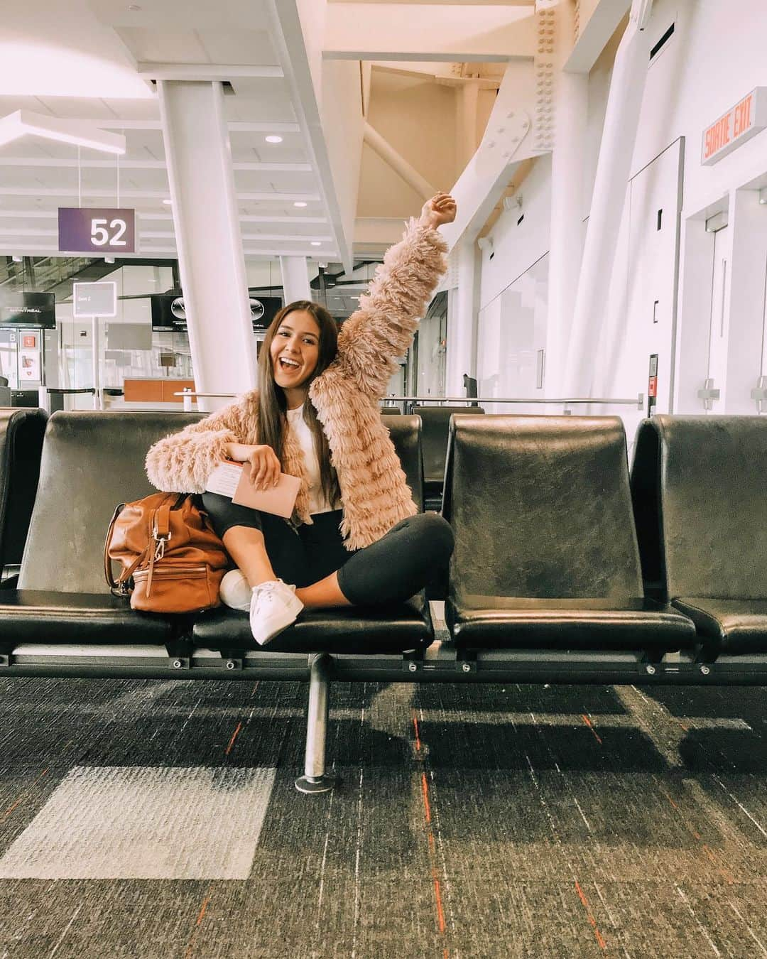 AIR CANADAさんのインスタグラム写真 - (AIR CANADAInstagram)「Hands up if you're ready for the long weekend 🙋 What are your travel plans? 📸 @lmshinn #friyay . .  Levez la main si vous êtes prêts pour le long weekend 🙋 Quels sont vos projets de voyage? 📸 @lmshinn」5月18日 0時03分 - aircanada