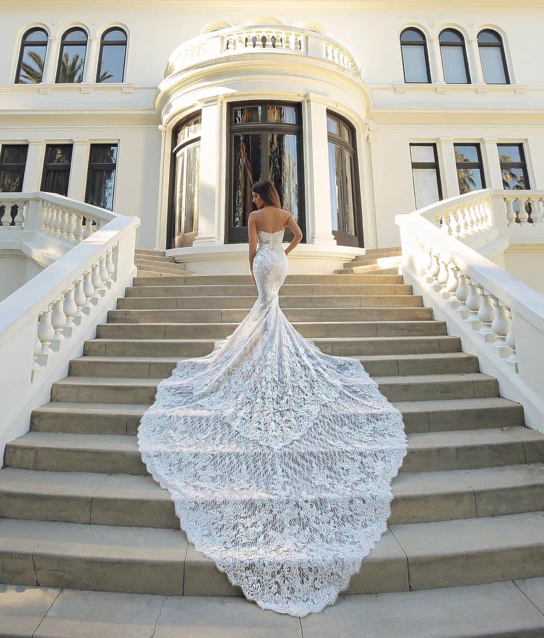 Wedding Lifeのインスタグラム：「So romantic!❤️ ”NINA” by @enzoani Tag your bridetribe •  @enzoani @enzoani  @enzoani」