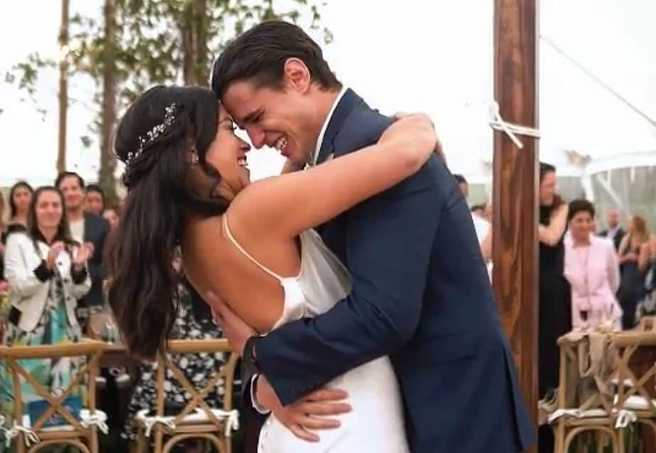 Pronoviasさんのインスタグラム写真 - (PronoviasInstagram)「Congratulations to @hereisgina and her husband on their beautiful wedding ✨ She was just perfect in the Ribelia dress! Thank you for trusting Pronovias. #PronoviasIconicBrides」5月18日 0時09分 - pronovias