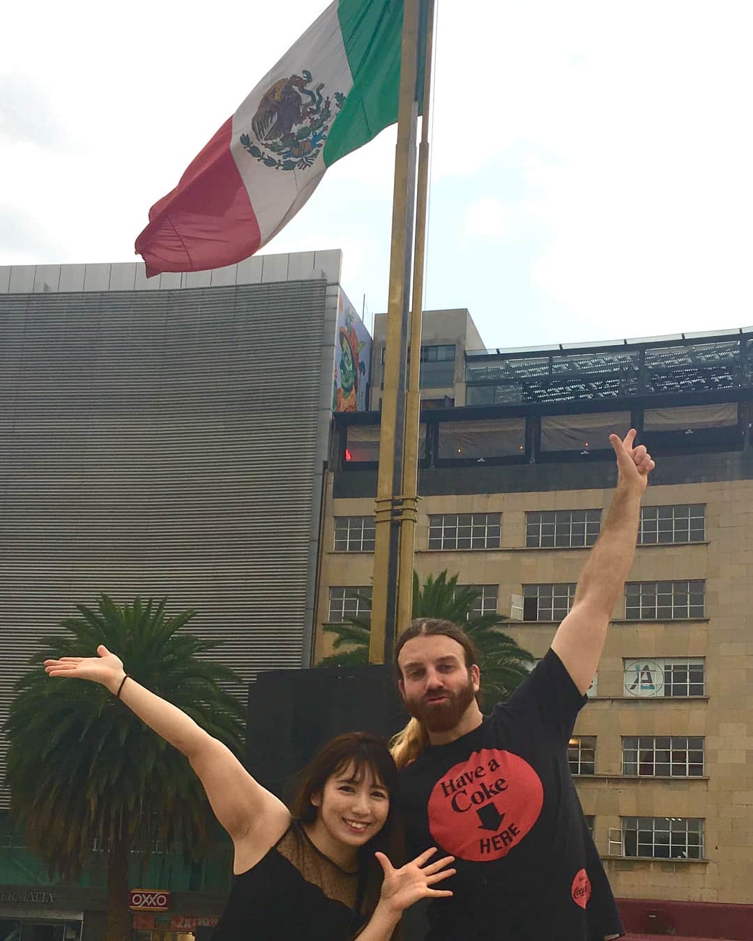 レディビアードさんのインスタグラム写真 - (レディビアードInstagram)「Day 1 Mexico City. My review:  MEXICO, TE AMO!!! #dllmexico  #jfest  #ladybeard  #reikasaiki」5月18日 0時14分 - ladybeard_japan