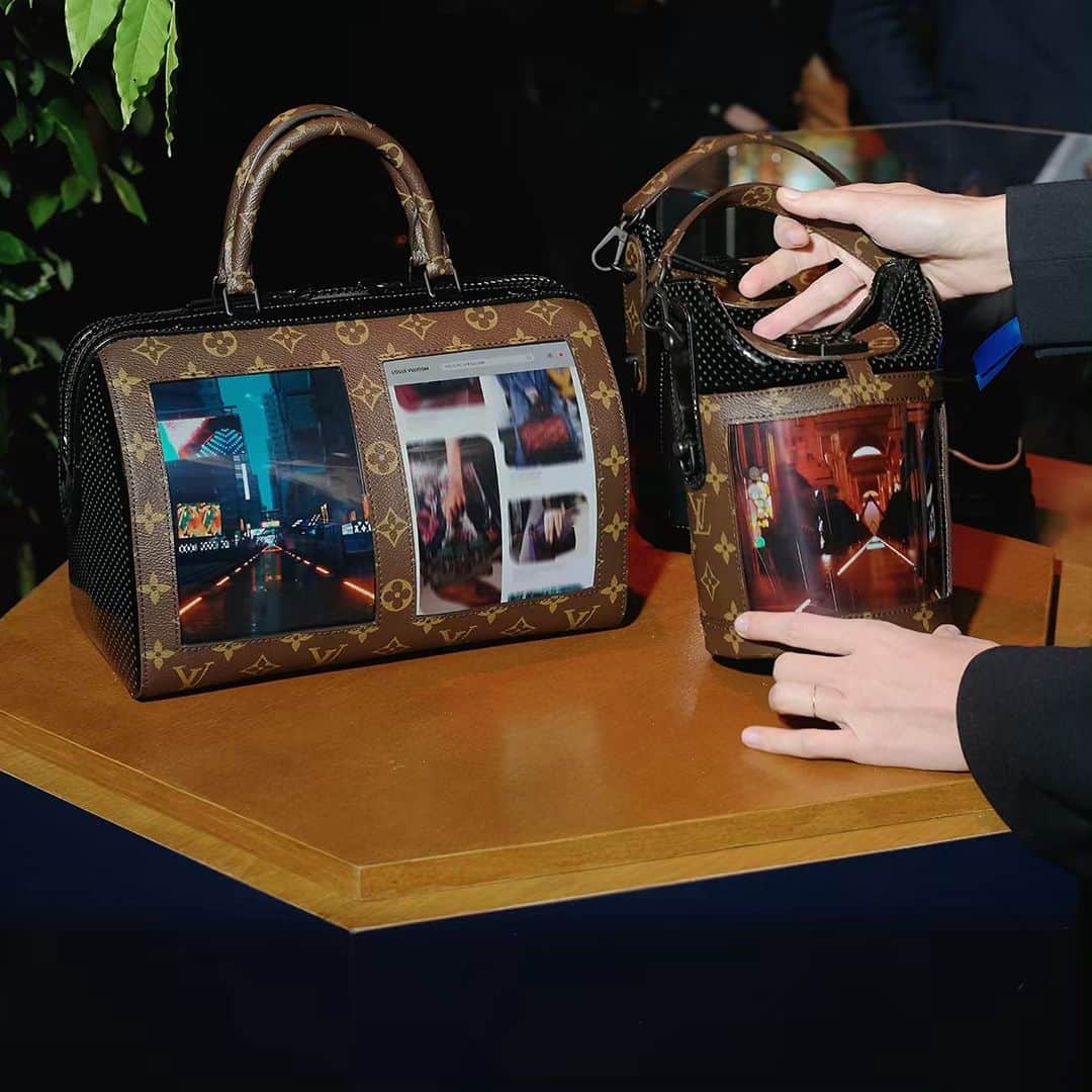 LVMHさんのインスタグラム写真 - (LVMHInstagram)「The Canvas of the Future by @louisvuitton First unveiled for the Cruise 2020 fashion show, the Canvas of the Future is exclusively presented at Viva Technology. Available on three iconic Louis Vuitton leathergoods, the Speedy, the Duffle and the Néo Noé, the canvas took over two years of research to produce. Created using innovative solution from “Royole”, acclaimed for their flexible displays technology, it features several supple digital screens that allow instant and infinite personalisation. Far more than sartorial accessories, these bags serve as genuine devices and an interface with the outside world.  _ 📷 @edouardjacquinet  _ #LVMHtech #Vivatech #LouisVuitton #LVCruise」5月18日 0時22分 - lvmh