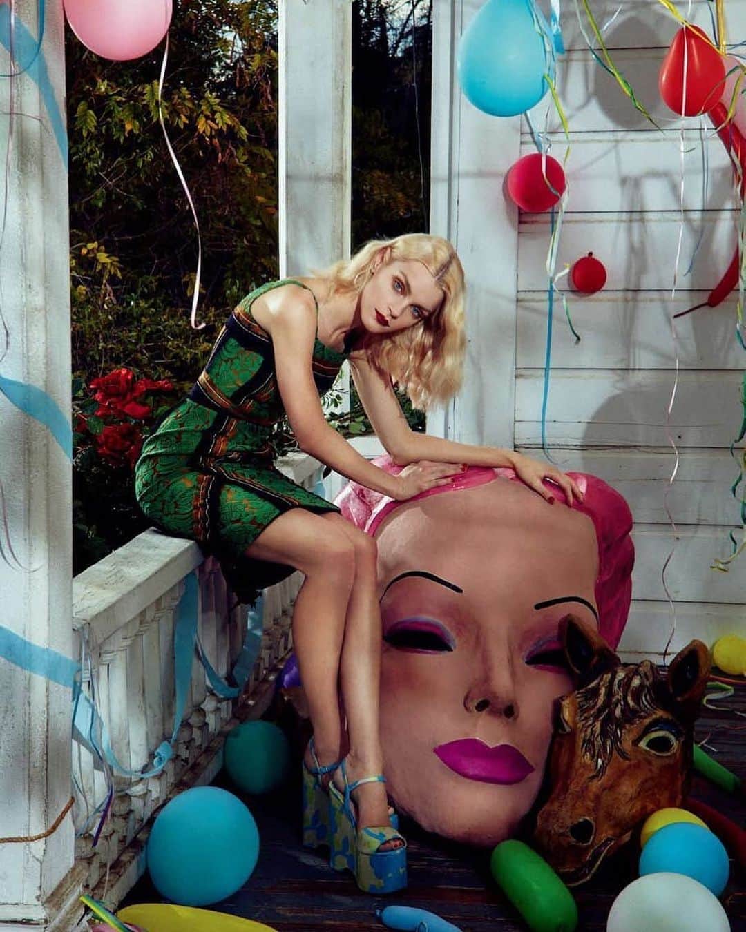 ジェシカ・スタムのインスタグラム：「Why the long face? 🐴  @numerochina by @sofiaandmauro」