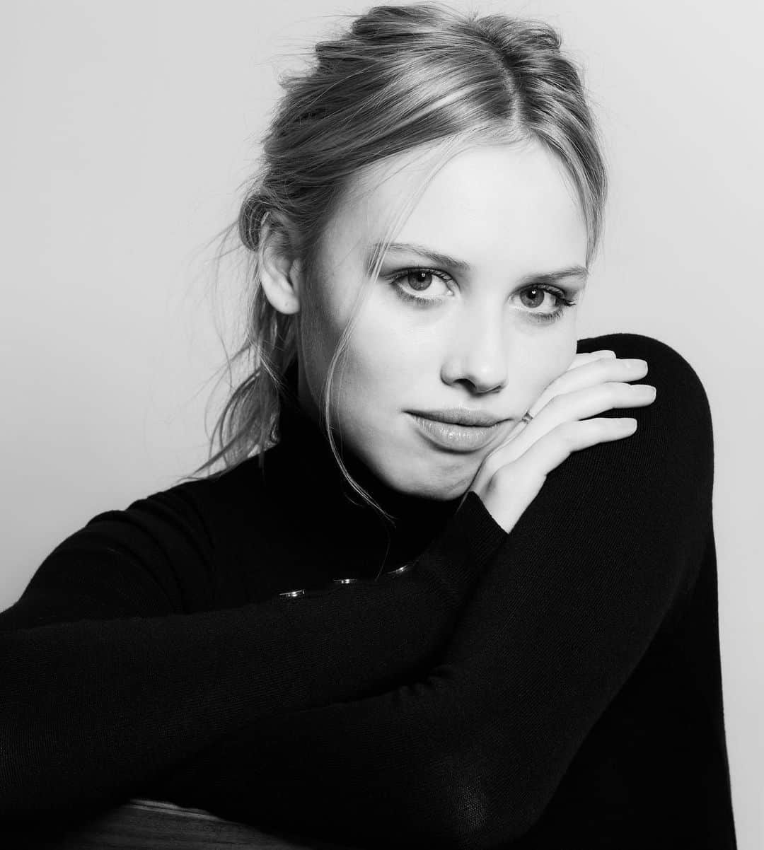 グレイシー・ドジーニーのインスタグラム：「🖤」