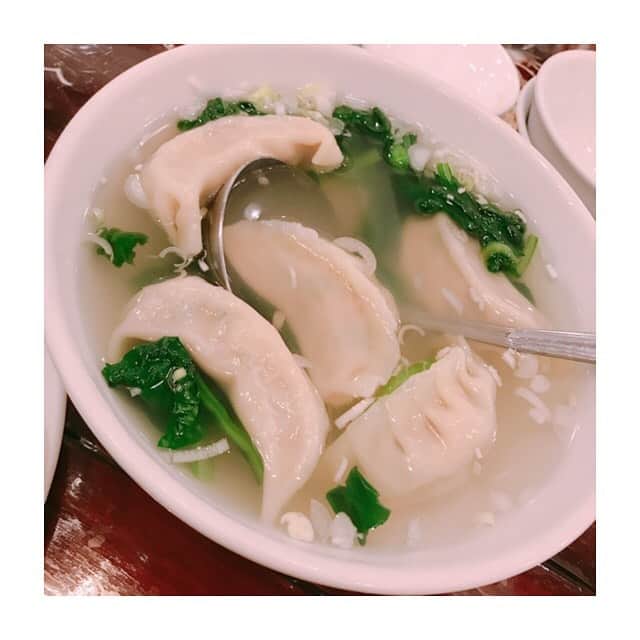 川口智美さんのインスタグラム写真 - (川口智美Instagram)「#ジャイアンツ #岡本和真 選手が先制の2点タイムリーツーベース、6投手のリレーで逃げ切り、連敗脱出✨  中でも、#中川皓太 投手の 16試合連続無失点が神ってると思う！ 頼もしすぎます😆このまま好調キープだ⤴︎⤴︎ 写真は、 家族で #横浜中華街 に 行った時のもの(関係なくてすみません)。」5月18日 0時34分 - horipro_satomikawaguchi