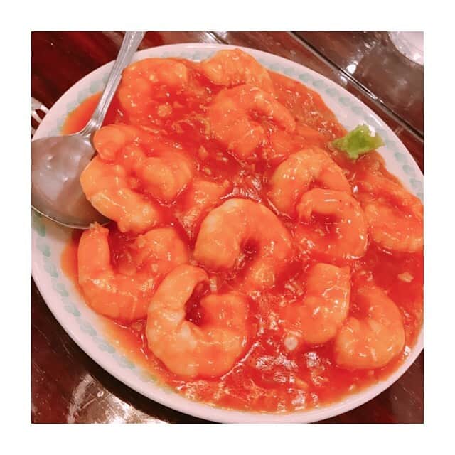 川口智美のインスタグラム：「#ジャイアンツ #岡本和真 選手が先制の2点タイムリーツーベース、6投手のリレーで逃げ切り、連敗脱出✨  中でも、#中川皓太 投手の 16試合連続無失点が神ってると思う！ 頼もしすぎます😆このまま好調キープだ⤴︎⤴︎ 写真は、 家族で #横浜中華街 に 行った時のもの(関係なくてすみません)。」