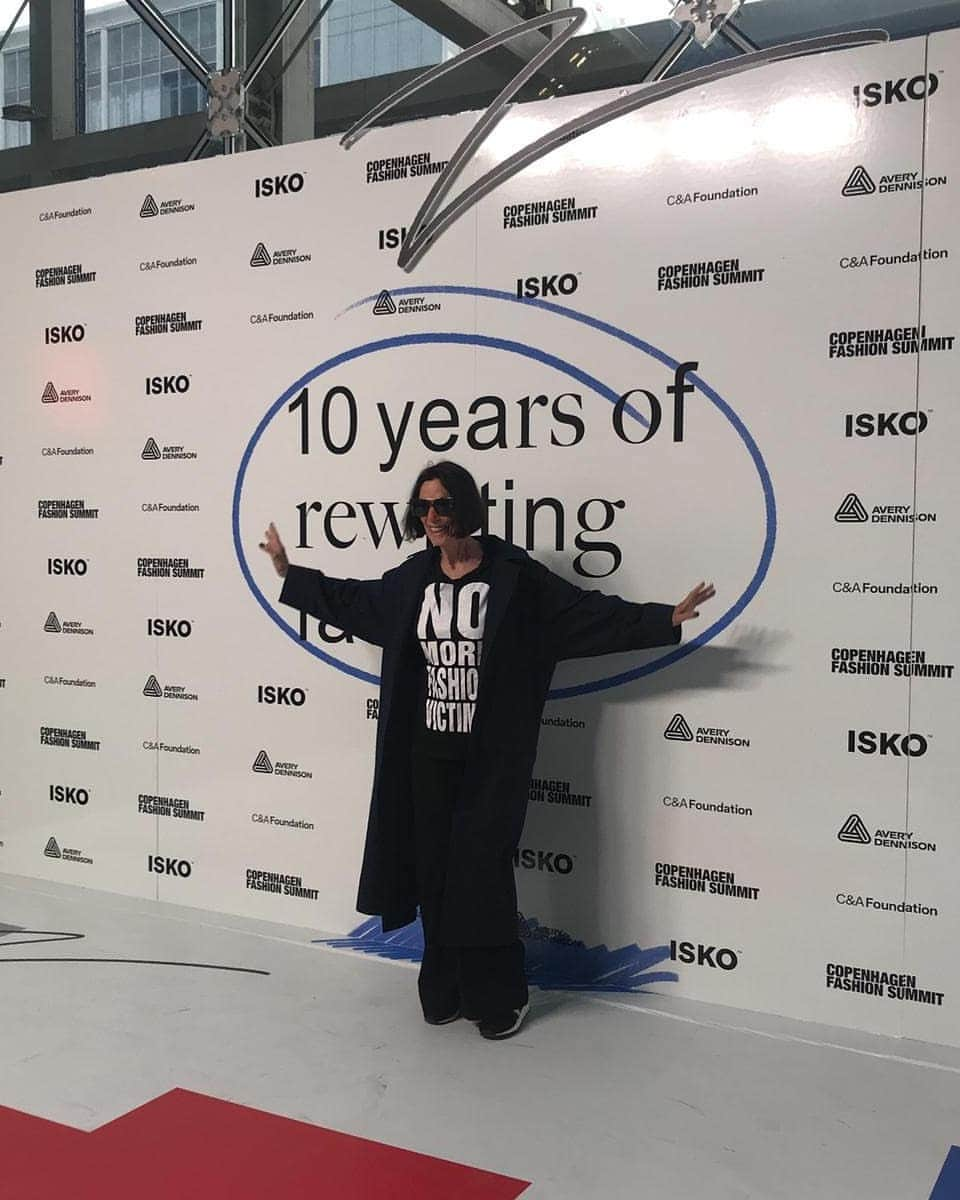 キャサリンハムネットさんのインスタグラム写真 - (キャサリンハムネットInstagram)「Katharine yesterday speaking with @timblanks at @copenhagenfashionsummit - with @marinatestino and Fabio Di Liberto of @iskodenim . . #ethicalfashion #sustainable #copenhagenfashionsummit #katharinespeaks #katharineindemand #katharinehamnettlondon」5月18日 0時29分 - katharinehamnett