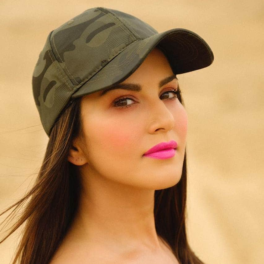 サニー・レオーネさんのインスタグラム写真 - (サニー・レオーネInstagram)「😘 Lip shade #KissMePink by @starstruckbysl  #SunnyLeone」5月18日 0時41分 - sunnyleone