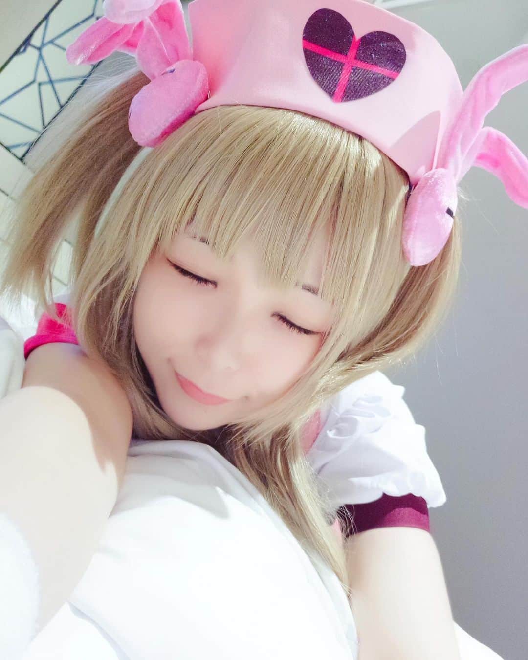 小桃のインスタグラム：「😖💞 #名取さな #さなちゃん #natorisana  #Vtuber #Vyoutuber #virtualyoutuber  #バーチャルyoutuber #バーチャルナース #バーチャルユーチューバー #コスプレ #cosplay」