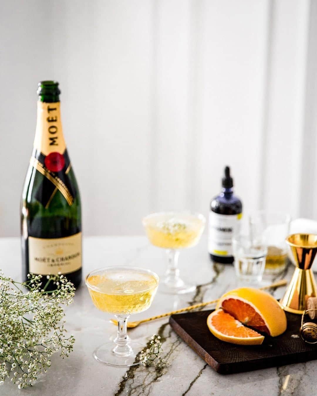 Moët & Chandon Officialさんのインスタグラム写真 - (Moët & Chandon OfficialInstagram)「A mixologist’s playground. Are you ready to play? Picture by @sliceofpai #MoetMoment #MoetImperial #ChampagneCocktails . This material is not intended to be viewed by persons under the legal alcohol drinking age or in countries with restrictions on advertising on alcoholic beverages. ENJOY MOET RESPONSIBLY」5月18日 1時00分 - moetchandon