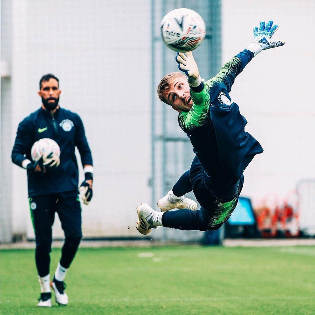 マンチェスター・シティFCさんのインスタグラム写真 - (マンチェスター・シティFCInstagram)「FINAL PUSH 🏆👀 #mancity」5月18日 1時00分 - mancity