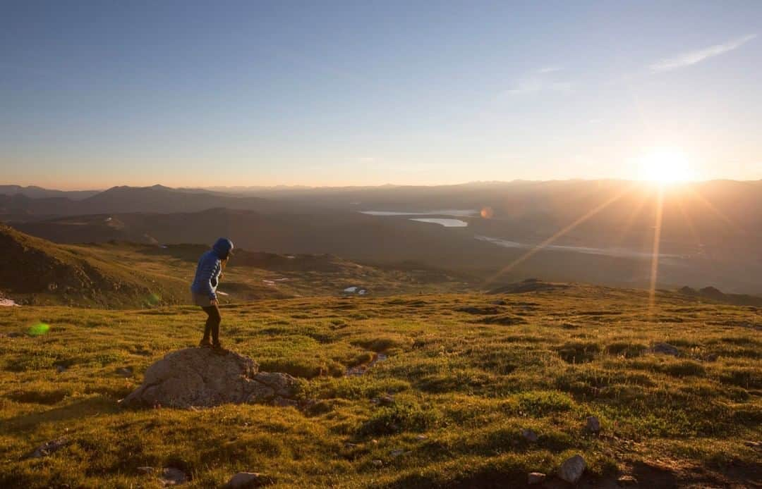 National Geographic Travelさんのインスタグラム写真 - (National Geographic TravelInstagram)「Photo by @sofia_jaramillo5 | A woman watches the sunrise while hiking Mount Massive in Colorado. For more photos of mountains and outdoor adventure follow me @sofia_jaramillo5. #exploremoreoutdoors #hiking #colorado」5月18日 1時06分 - natgeotravel