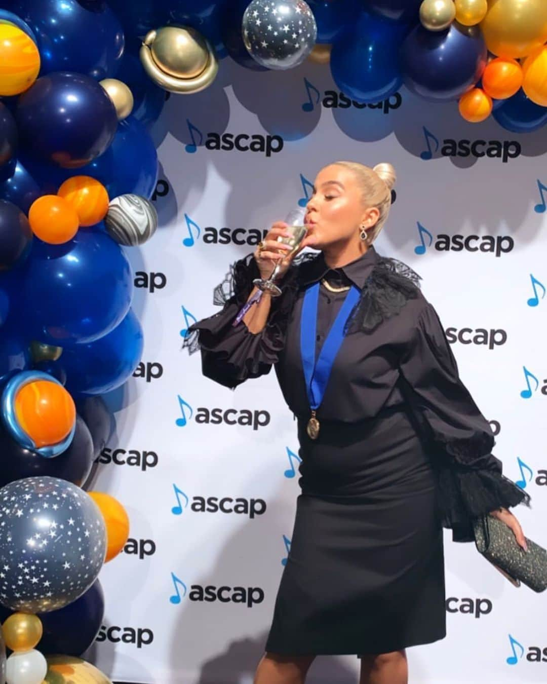 ASCAPさんのインスタグラム写真 - (ASCAPInstagram)「Last night was a goooooddddd night 🥂 @joellejames #BoodUp #ASCAPPop」5月18日 1時19分 - ascap