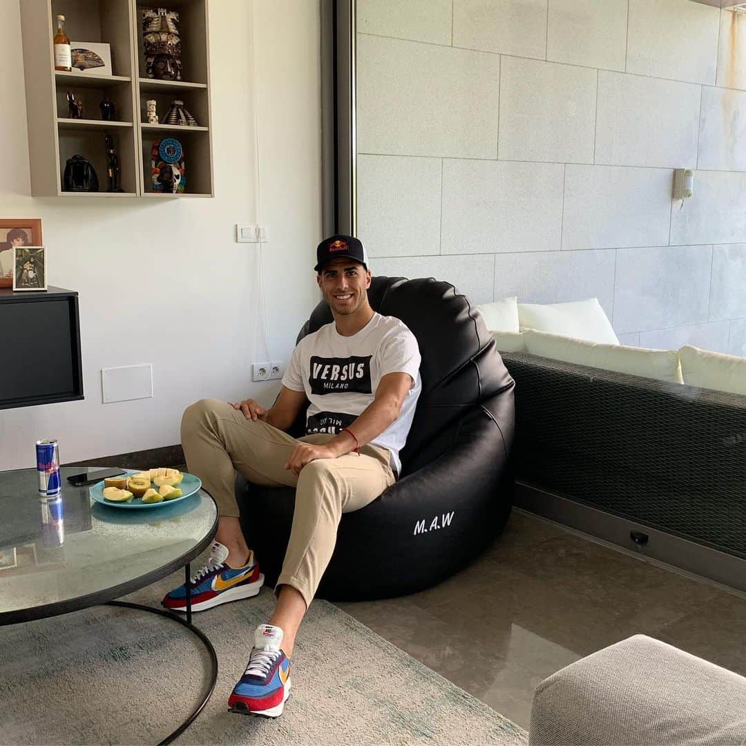 のインスタグラム：「Break time.」