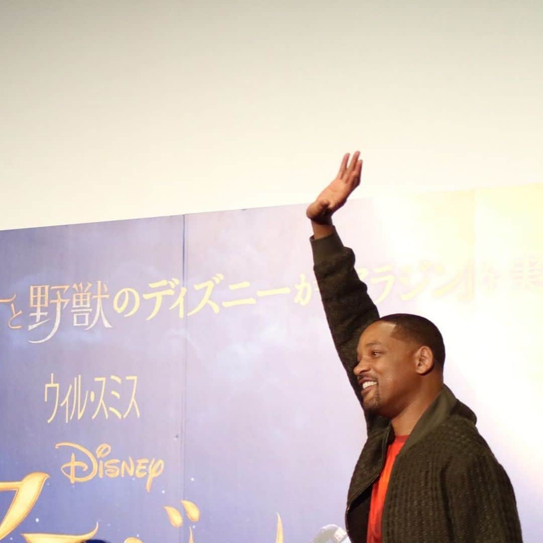 ビルボード・ジャパンさんのインスタグラム写真 - (ビルボード・ジャパンInstagram)「Selfie time with @willsmith 🤳🏽🧞‍♂️ ・・・ #WillSmith #Aladdin  #Genie #ウィルスミス #アラジン」5月18日 1時29分 - billboard_japan