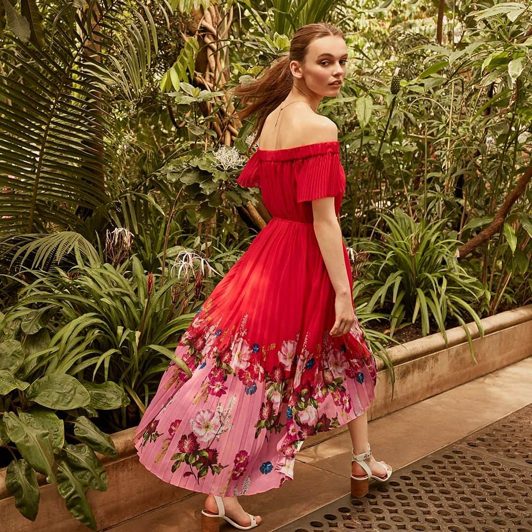 Ted Bakerさんのインスタグラム写真 - (Ted BakerInstagram)「Pretty in pleats. (Berry Sundae Bardot dress: GILLYY)」5月18日 1時30分 - tedbaker