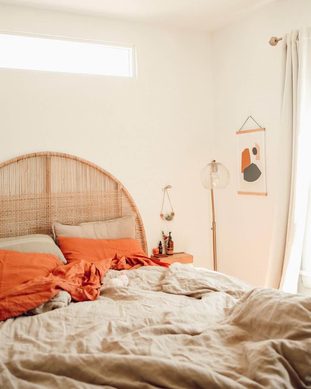 W E Y L I Eのインスタグラム：「The calm before the storm. Anyone else feel so much stress the moment they wake up? I always try to wake up with a clear mind, but the moment I get out of bed-reality hits and I have to feed the dogs, walk the dogs, tidy the house, hop on calls, go to meetings, edit, emails, text messages...the list goes on. I often struggle with trying to start the morning off in a calm mood besides on the weekends, lol! But I remind myself in stressful times one of my favorite quotes- “remember when you wished for everything you have now.” I guess life just gets busier as you get older, but at some point we gotta find a balance that keeps us sane while accomplishing all that we want in  life. What are some ways you find balance?」