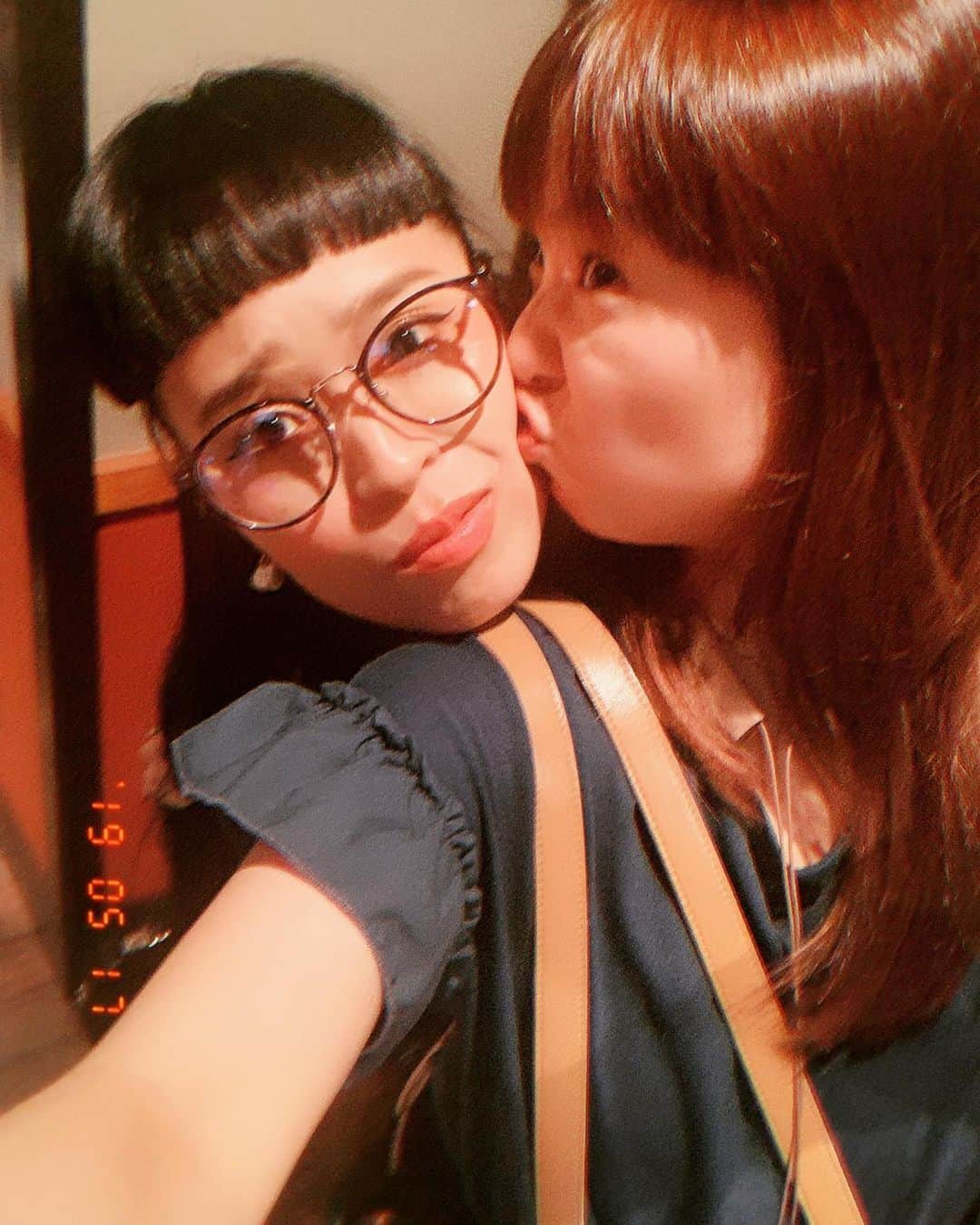 小春さんのインスタグラム写真 - (小春Instagram)「姉顔歪む #charanporantan」5月18日 1時35分 - suttokodokkoiii
