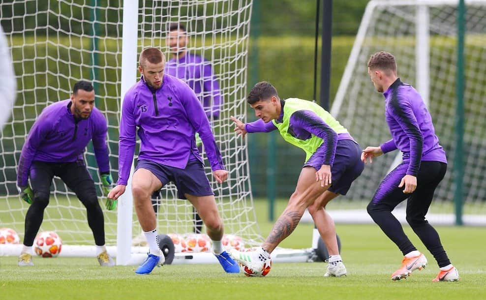 エリク・ラメラさんのインスタグラム写真 - (エリク・ラメラInstagram)「Buena día de entrenamiento 💪⚽️ Good day of training 💪⚽️ #coys」5月18日 1時39分 - eriklamela