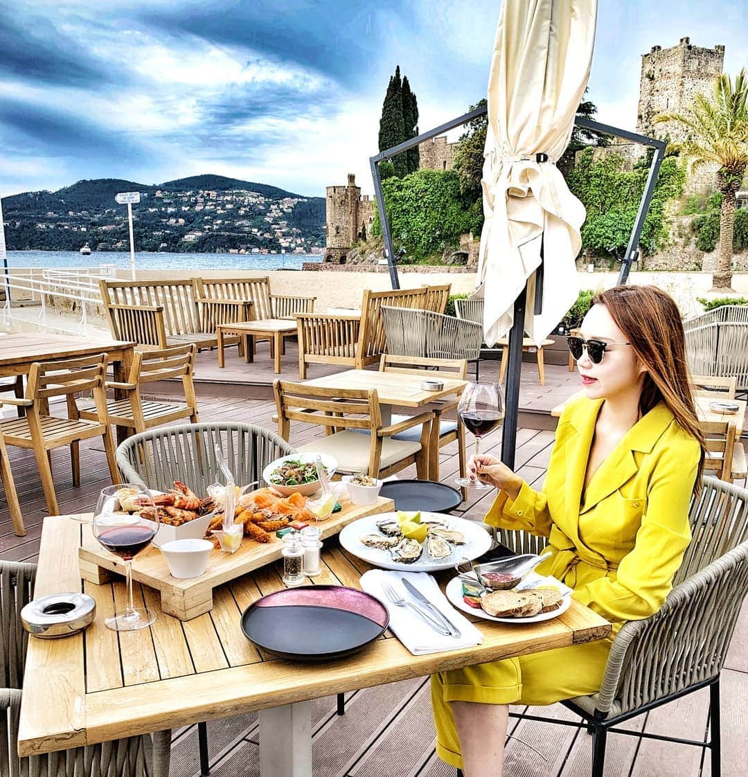 Nicole Chenのインスタグラム：「Loving this lifestyle #cannesfrance #cannes #cannesfilmfestival #relax #travel #chill #clothes #beach #luxury #luxurylifestyle」