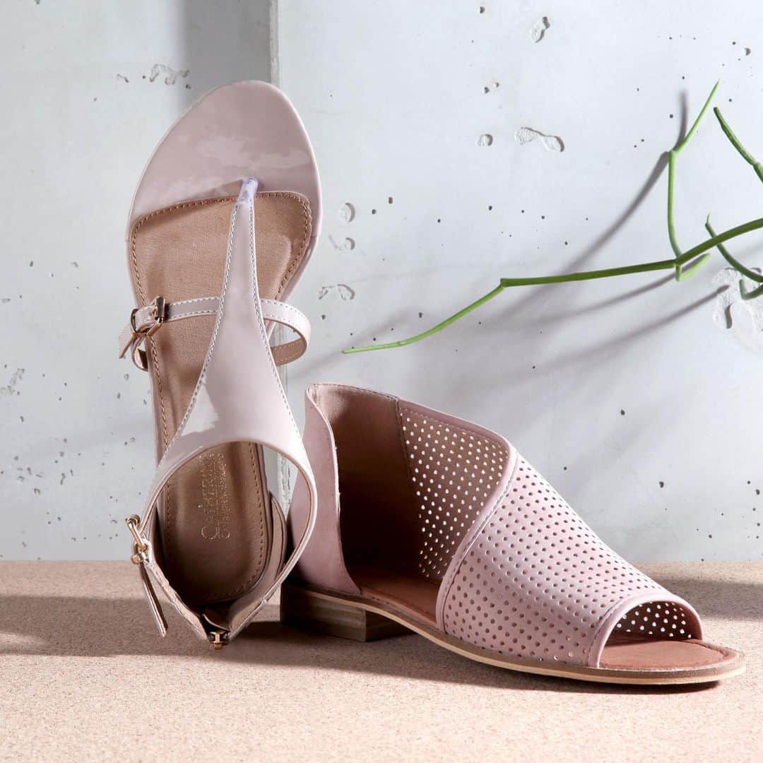 のインスタグラム：「Easy, breezy shoes to transport you into the weekend. #catherinemalandrino #catherinecatherine #shoes #flats #sandals #preforated」