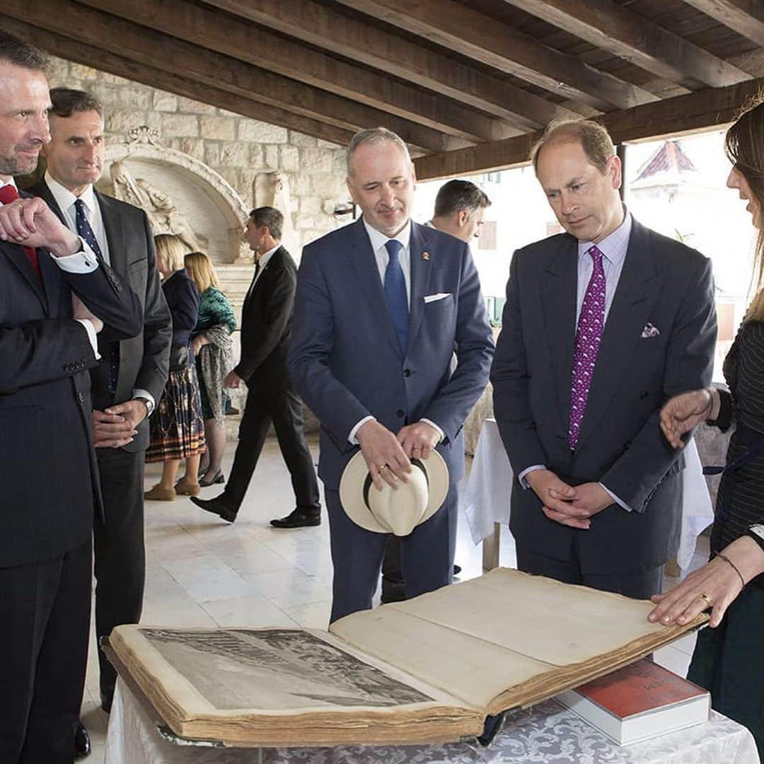 ロイヤル・ファミリーさんのインスタグラム写真 - (ロイヤル・ファミリーInstagram)「Swipe to see images from The Earl of Wessex’s time in Croatia. HRH has attended a number of engagements over the last two days, including visits to the Diocletian Palace, the Mestrovic Gallery and HMS DUNCAN.  You can read about The Earl’s #RoyalVisit to Slovenia, North Macedonia and Croatia this week via the link in our bio.」5月18日 2時02分 - theroyalfamily