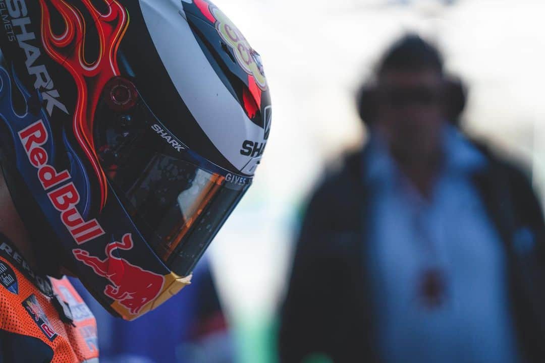 レプソル・ホンダのインスタグラム：「#JL99😈 🅿️4️⃣ 🇫🇷 ⠀⠀⠀⠀⠀⠀⠀⠀⠀ "Today didn’t start in the ideal way with the crash this morning. I was running with too much lean over the curbs and wasn’t able to save it. We came back stronger, in Free Practice 2 we made one change to the bike and I was able to feel much better on corner entry. It has helped a lot and we will keep trying different bits to become more and more confident. Conditions look like they could change tomorrow, but for today it was positive." ⠀⠀⠀⠀⠀⠀⠀⠀⠀ #FrenchGP #25RepsolHonda #Repsol #MotoGP #Honda #Racing #RepsolHonda #HRC #RC213V #JL99 #JorgeLorenzo #JL99😈 #ThePowerOfDreams #Motorcycle #France #Practice」