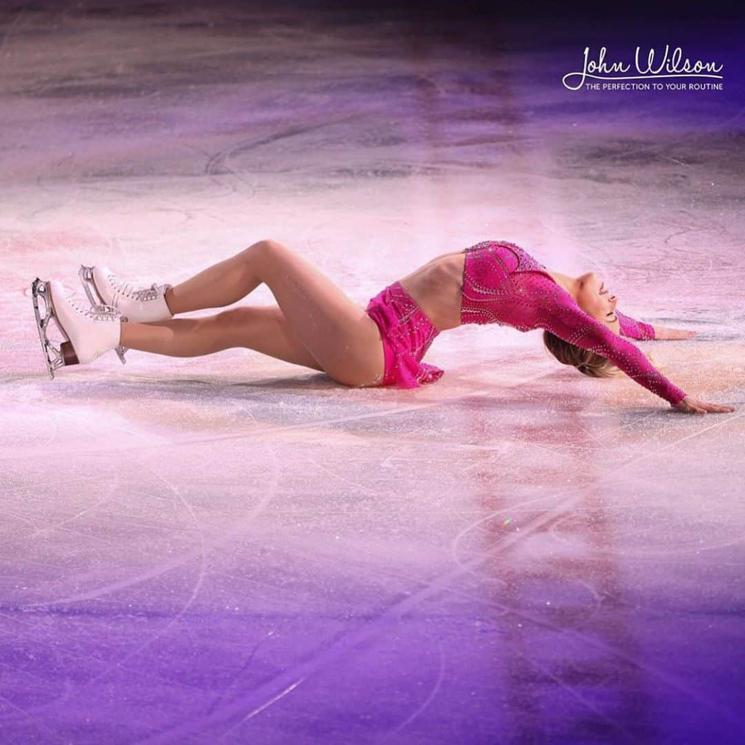 アシュリー・ワグナーさんのインスタグラム写真 - (アシュリー・ワグナーInstagram)「So this is 28. Still me. Still ice lounging. Still in a crop top. Some things will never change.」5月18日 2時27分 - ashwagner2010