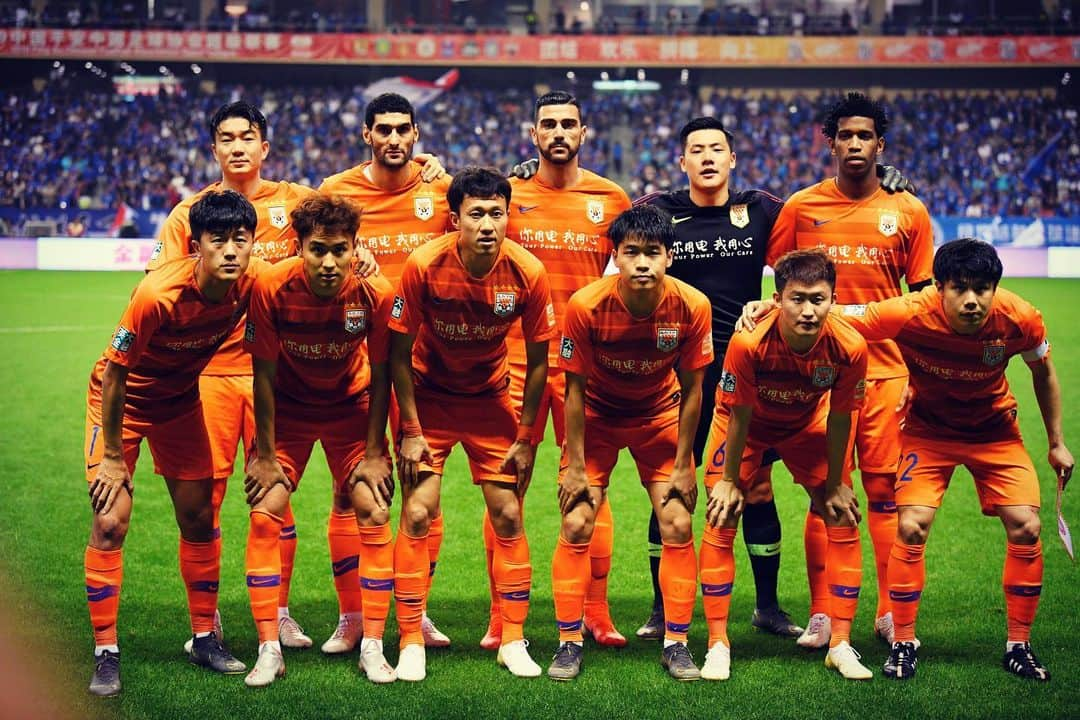 グラツィアーノ・ペッレのインスタグラム：「@shanghaishenhua 1️⃣ @lunengtaishan 3️⃣ nice to be back ... to win and score again ⚽️💪🏽🧡」