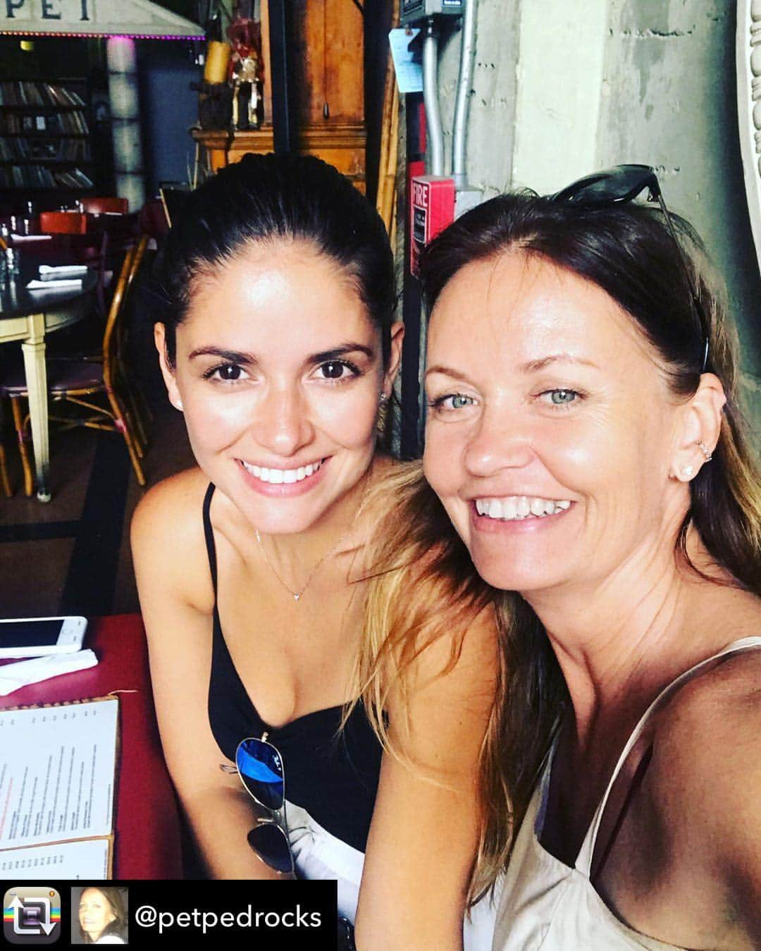 カーラ・オッサさんのインスタグラム写真 - (カーラ・オッサInstagram)「Lunch with my beautiful agent and friend! 😘 in good and in bad girls stick together Repost from @petpedrocks using @RepostRegramApp - #lunchbreak with a #supermodel ❤️ the beautiful @ccossa1 is in town #colombianmodels」5月18日 2時41分 - carla_ossa_official