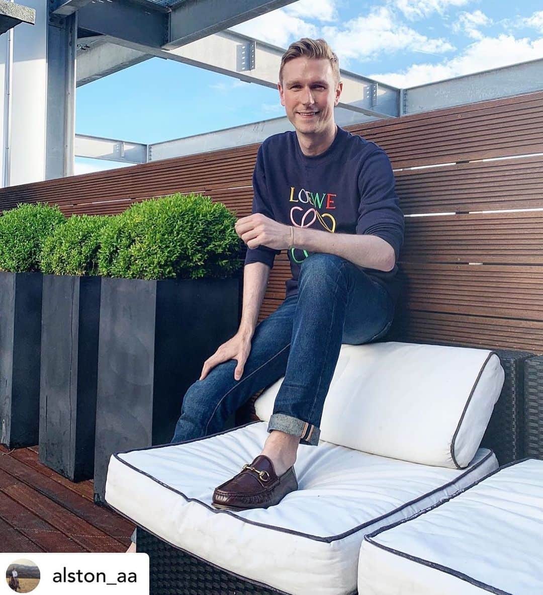 のインスタグラム：「Looking good in Jean Shop jeans! Posted @withrepost • @alston_aa Suns out...golden hour ✨🌞 #goldenhour #office #rooftop #jeanshop #jeanshopnyc #mensstyle #selvedge #selvedgedenim #denimheads」